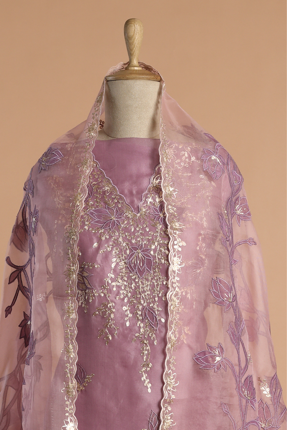 Lavender Purple Kurta Set with Contrast Dupatta Embroidered with Applique Work