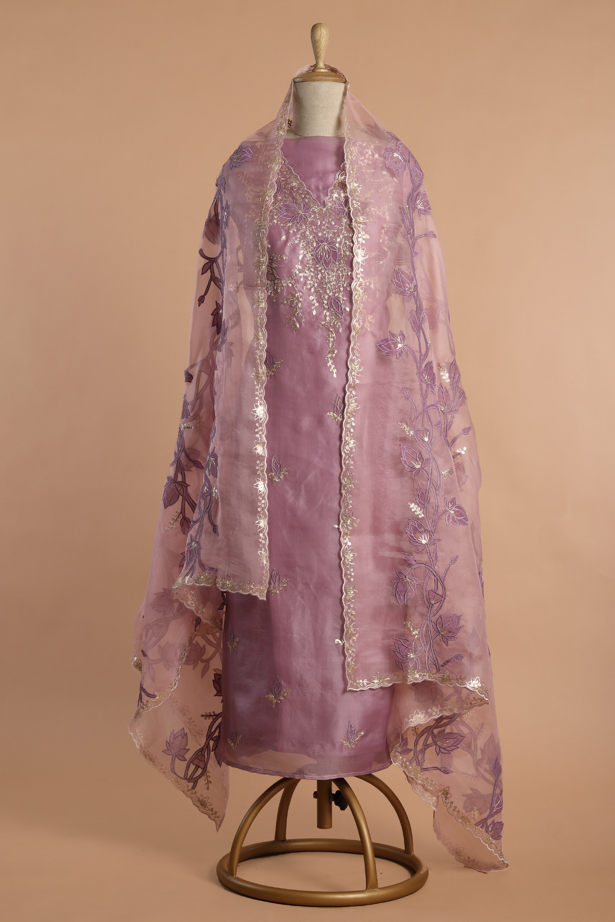 Lavender Purple Kurta Set with Contrast Dupatta Embroidered with Applique Work