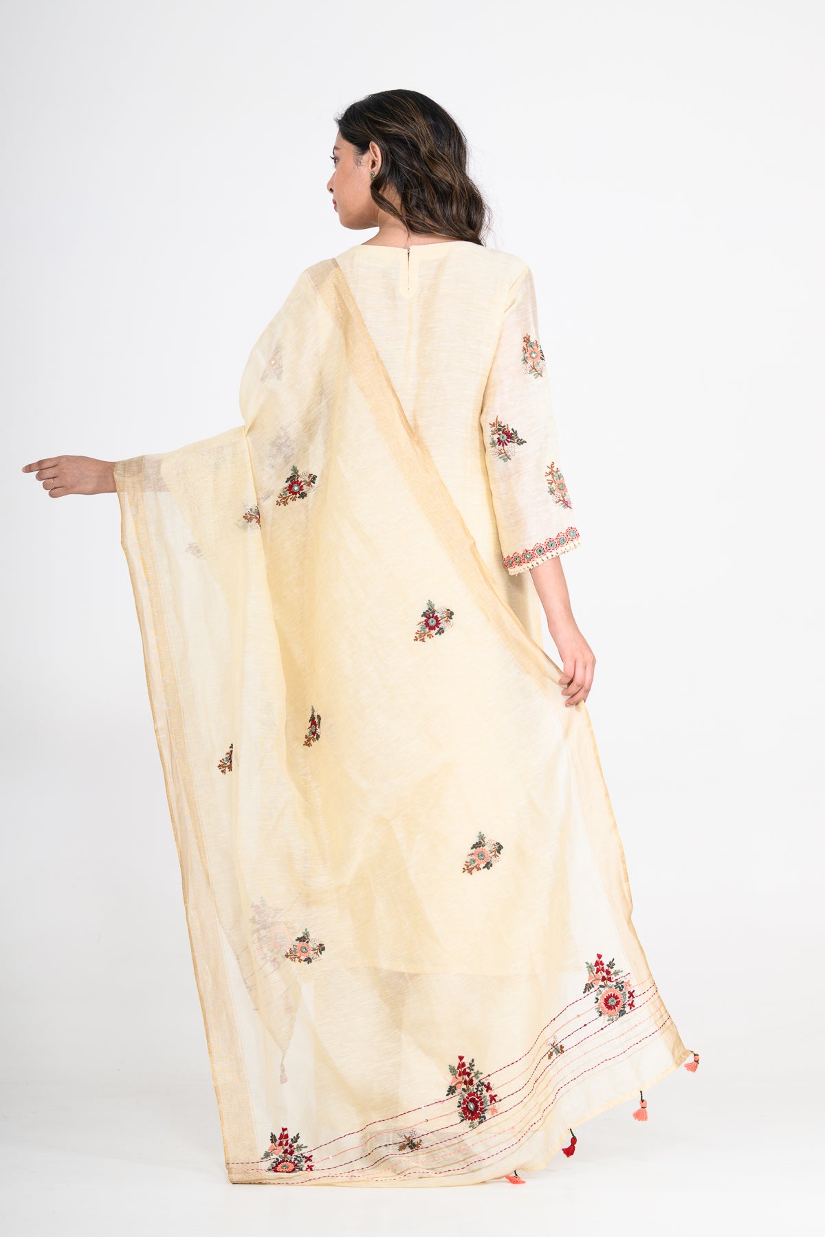 Pure Linen White Kurta Set & Dupatta with Thread Work
