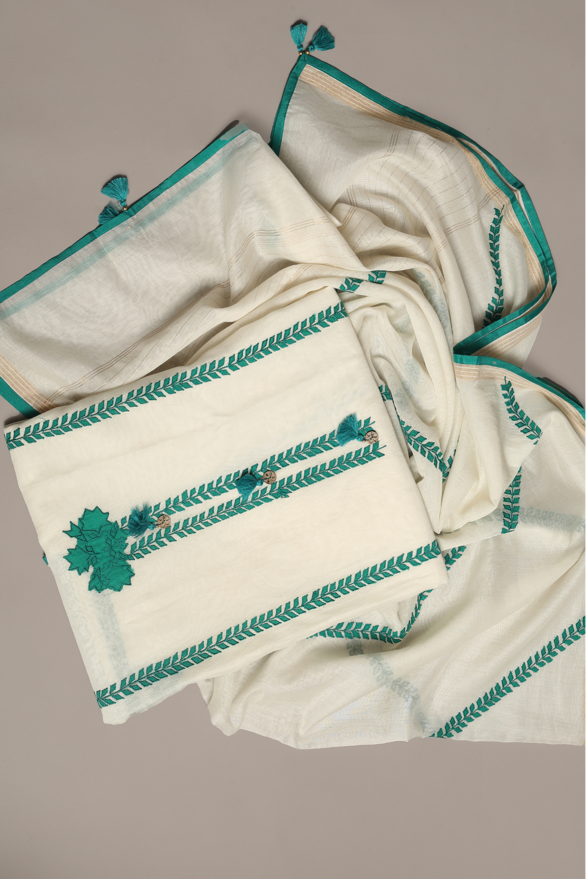 Feather White & Green Mul Kurta Set with Contrast Applique