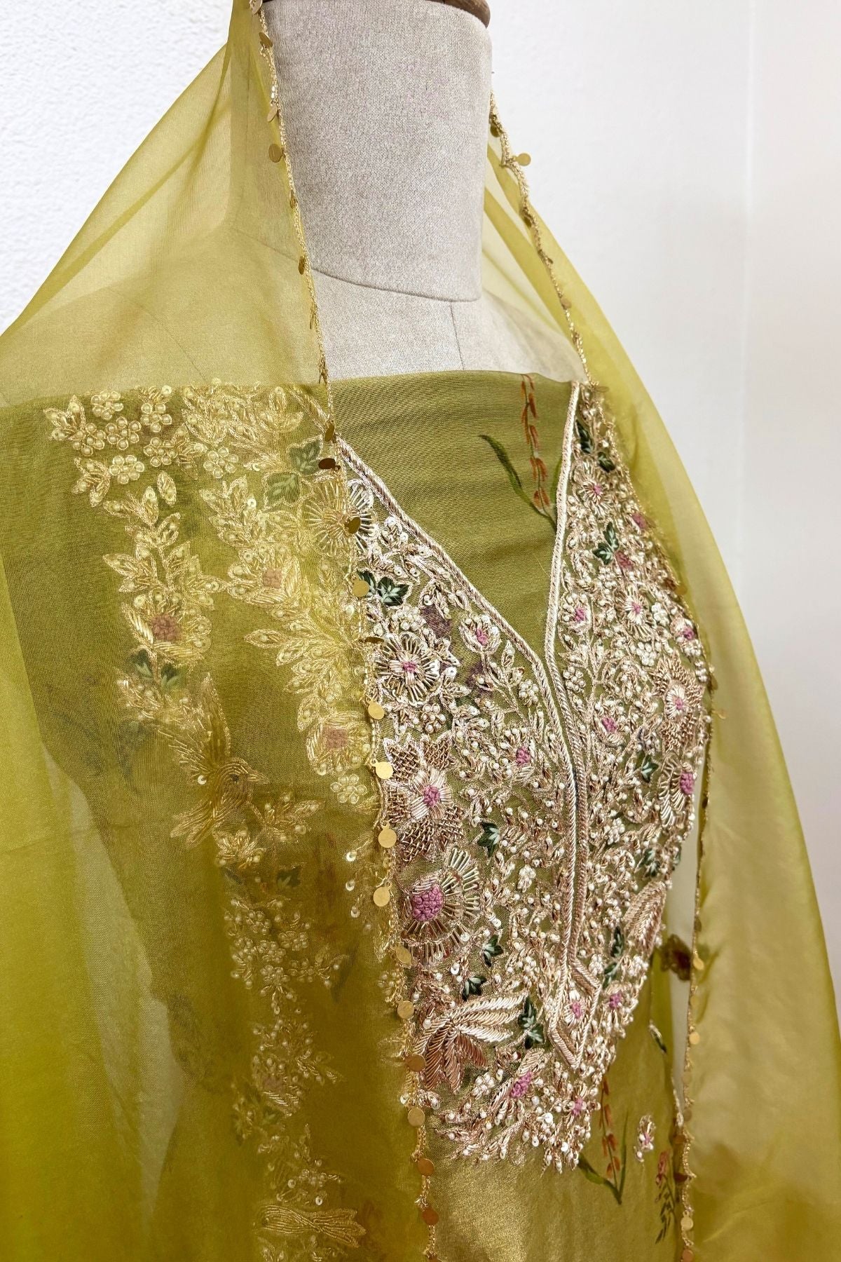 FLORAL PRINTED GRREN CRUSH TISSUE