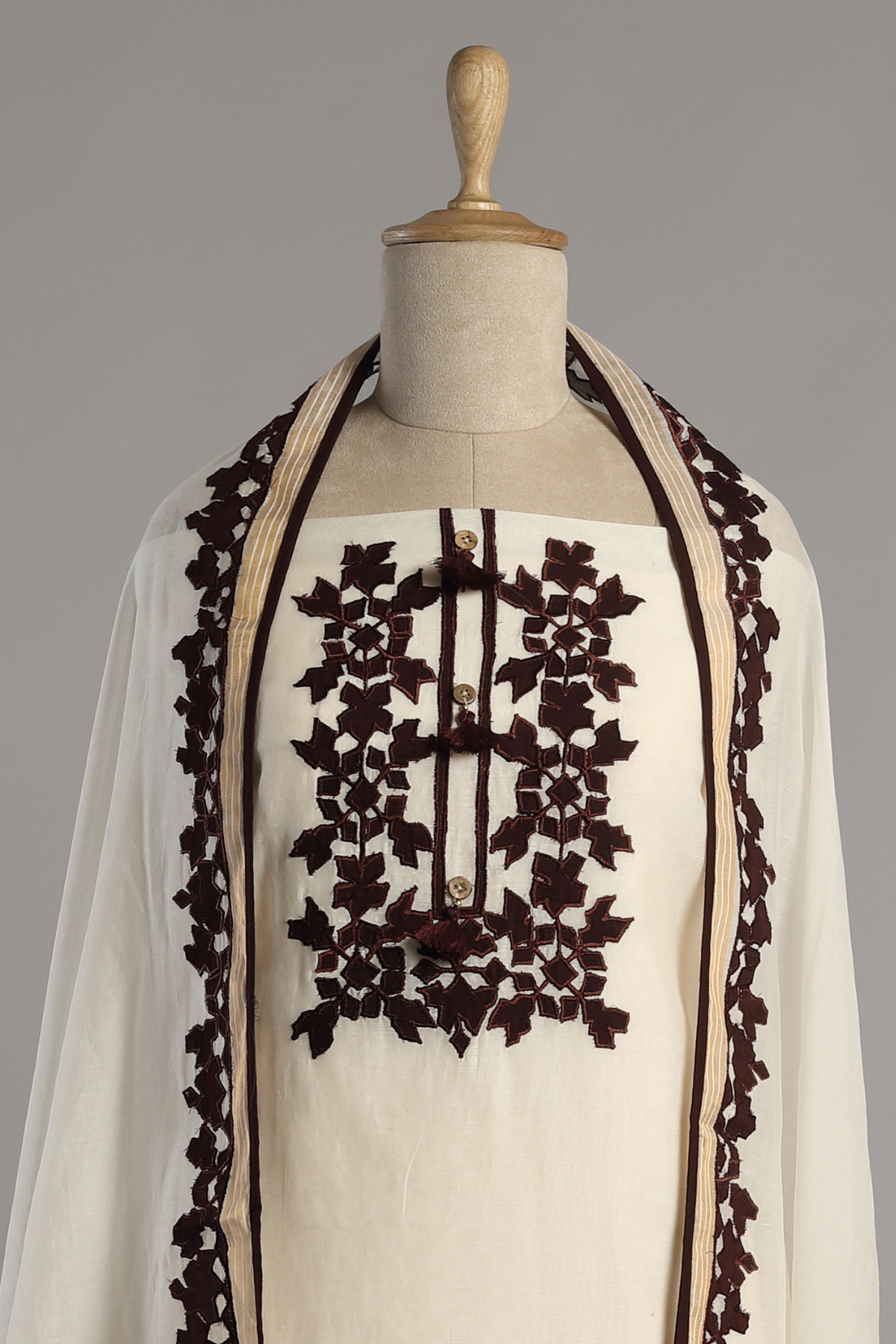 White-Brown Dual Tone Mul Kurta with Geometrical Applique Motifs