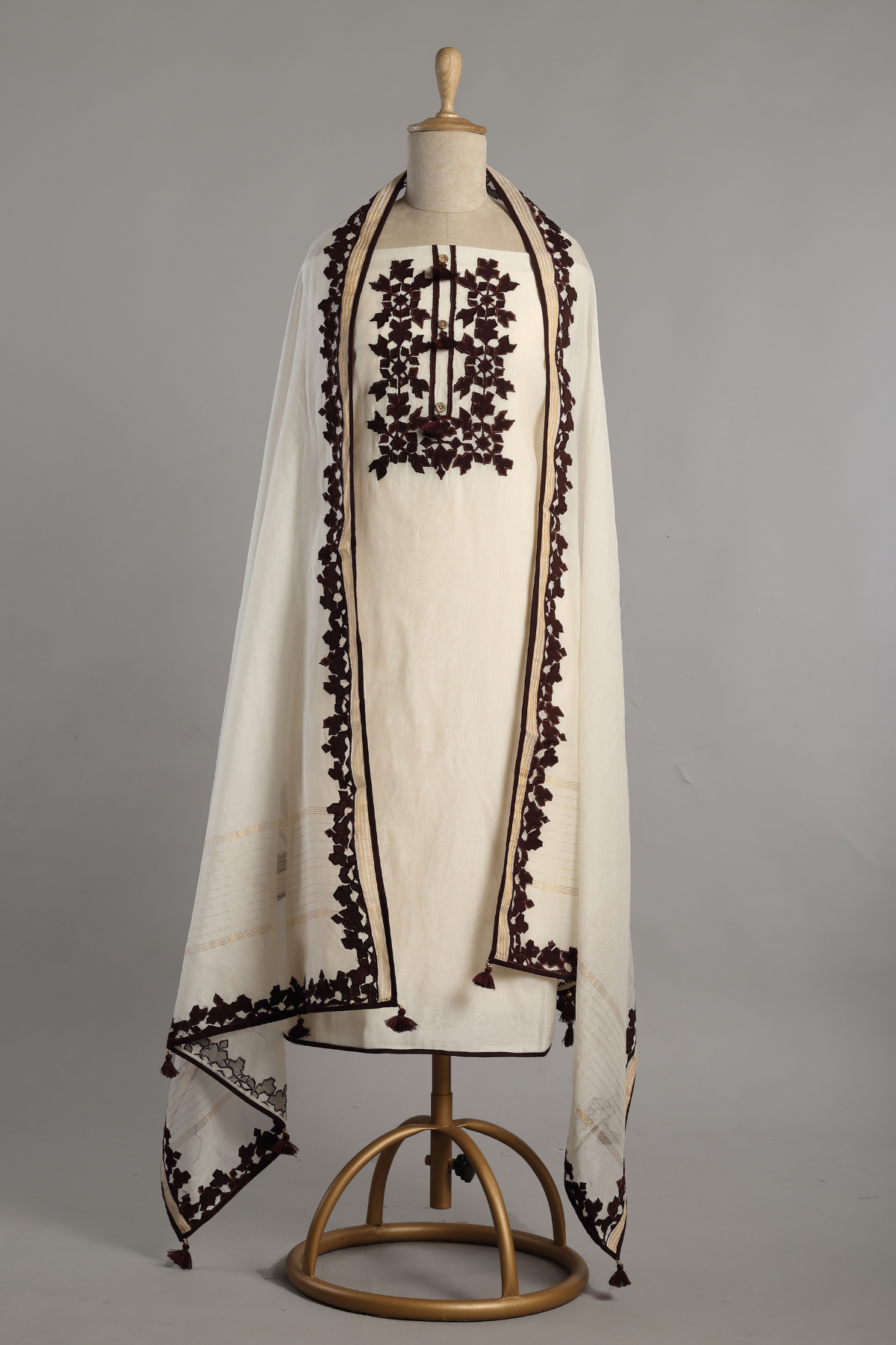 White-Brown Dual Tone Mul Kurta with Geometrical Applique Motifs