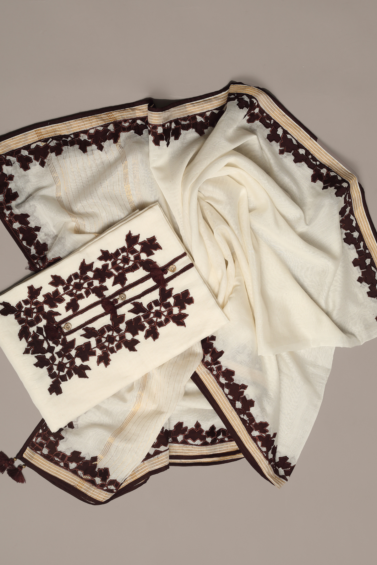 White-Brown Dual Tone Mul Kurta with Geometrical Applique Motifs