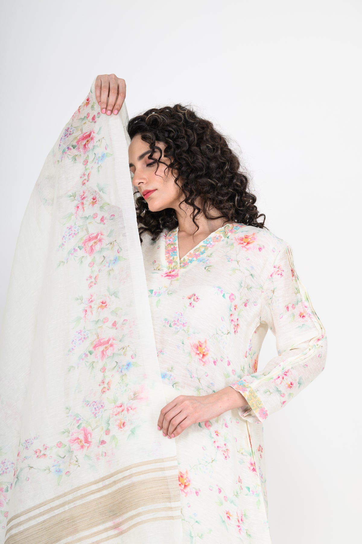 Floral Printed Pure Linen Off White Kurta Set with 3D Embroidery