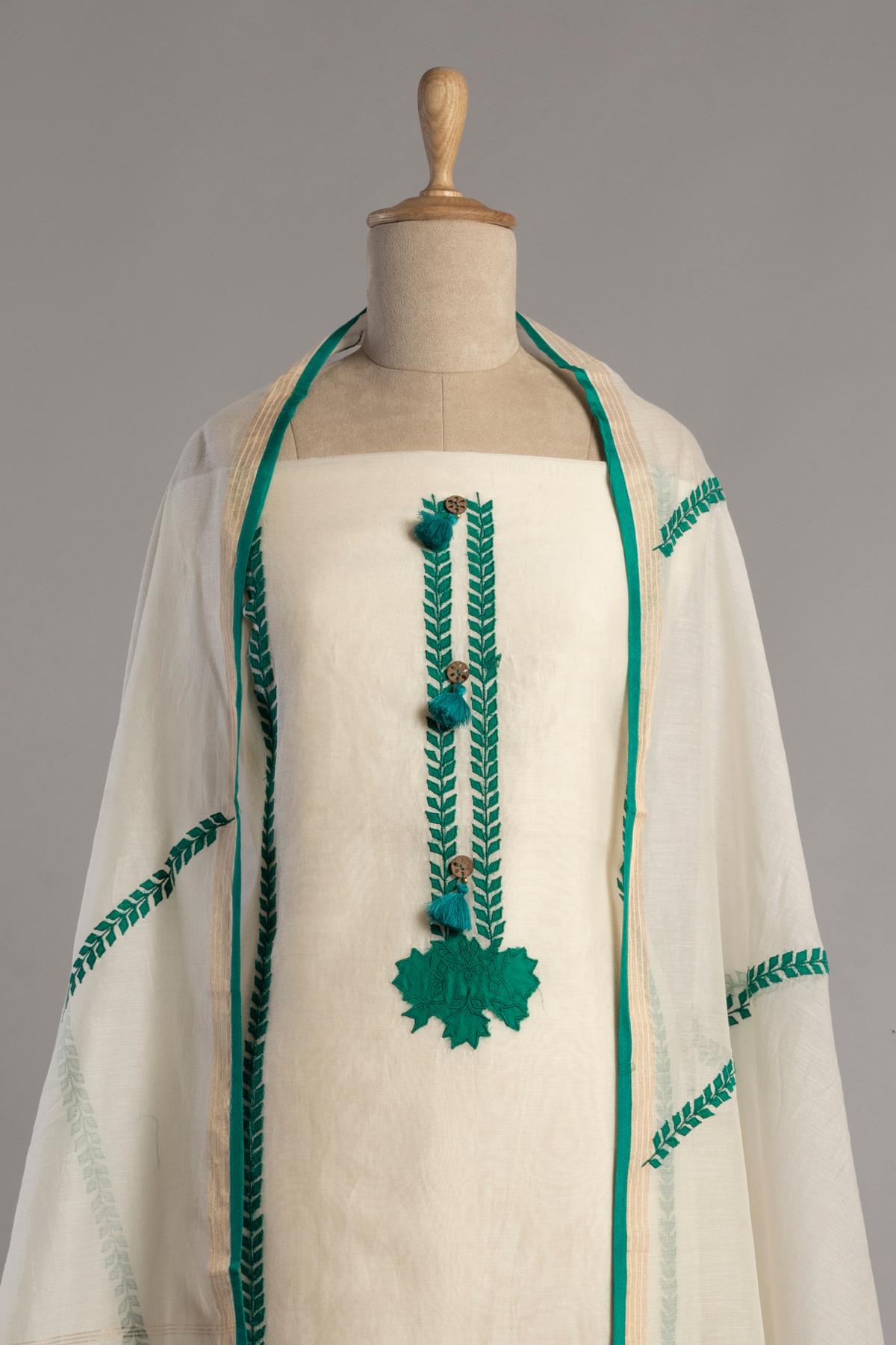 Feather White & Green Mul Kurta Set with Contrast Applique
