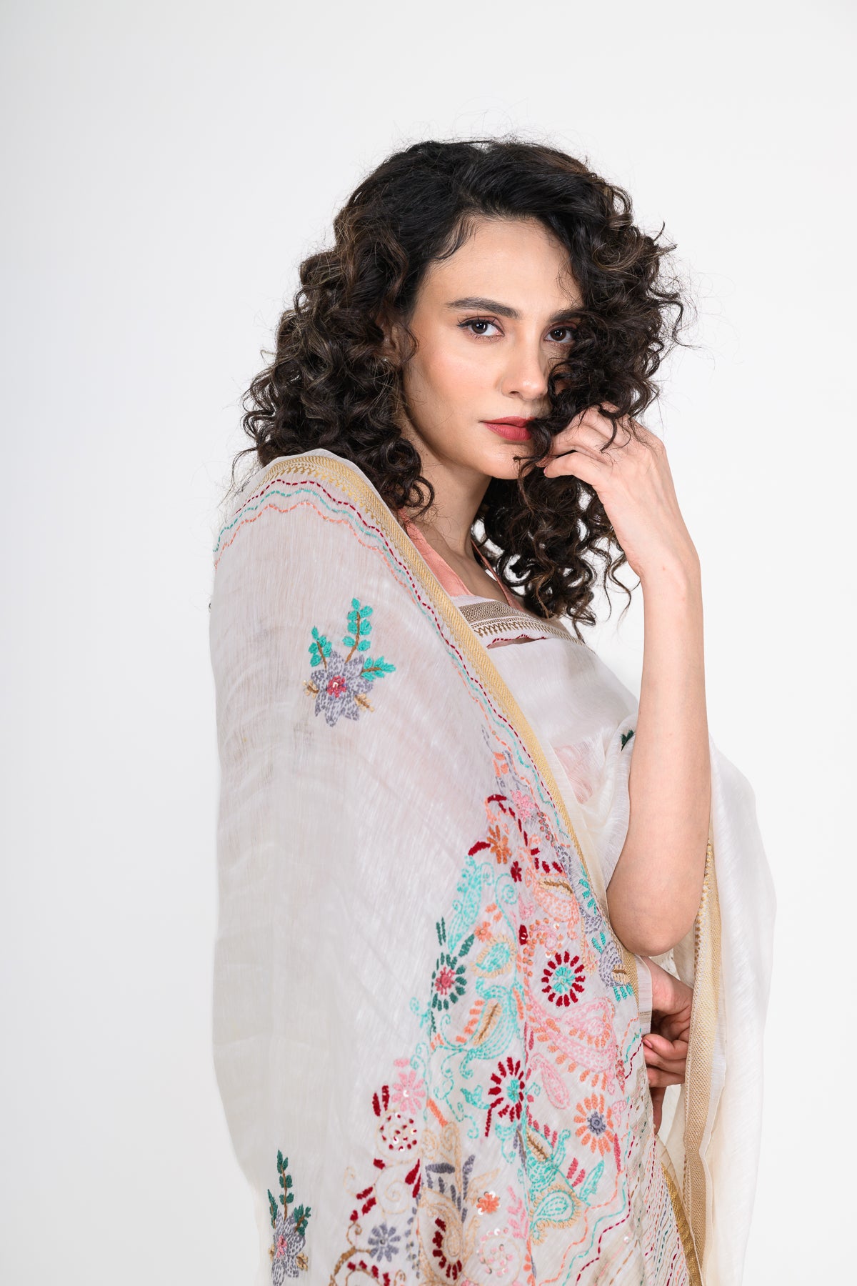 White Embroidered Pure Linen Saree with Tikki & Thread Work