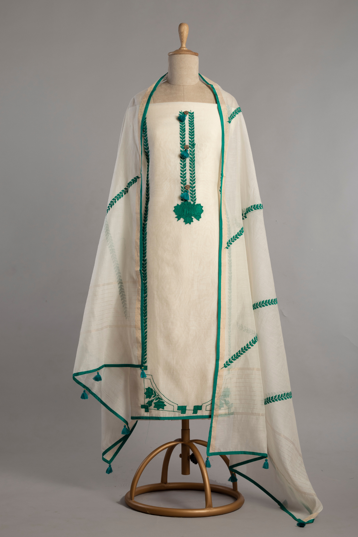 Feather White & Green Mul Kurta Set with Contrast Applique