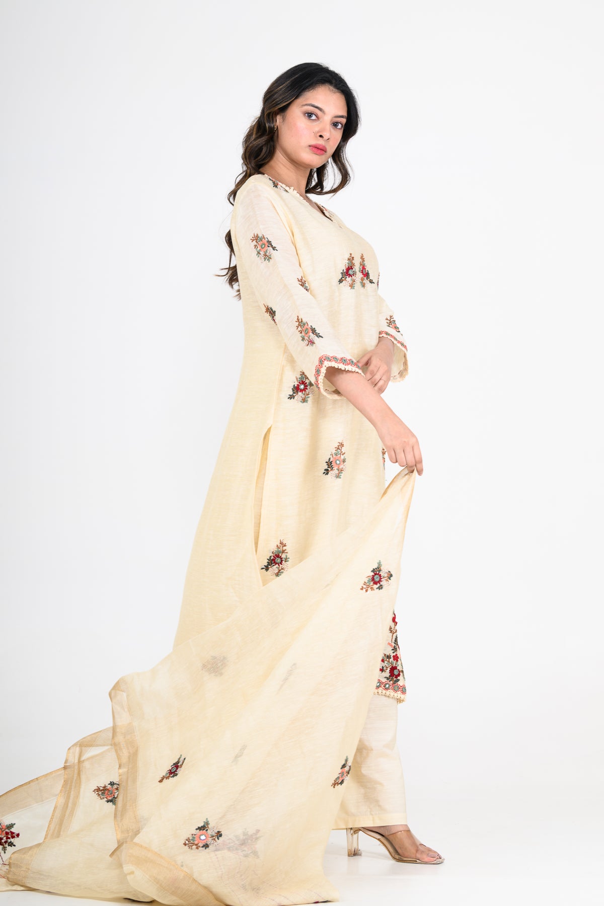 Pure Linen White Kurta Set & Dupatta with Thread Work