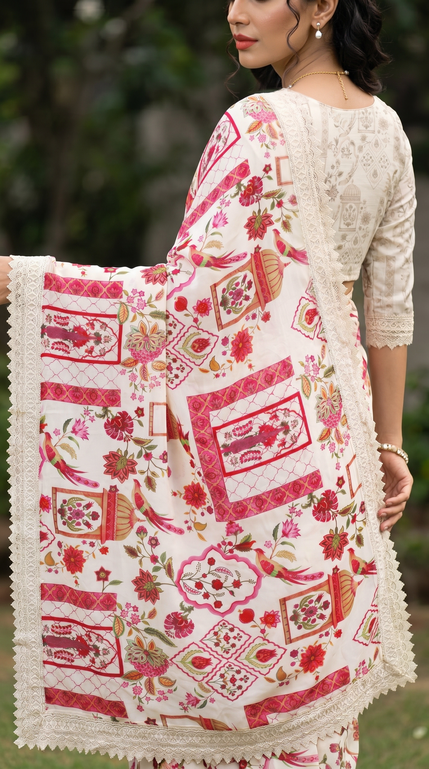 Cream Coloured Pink Floral Pinted Saree