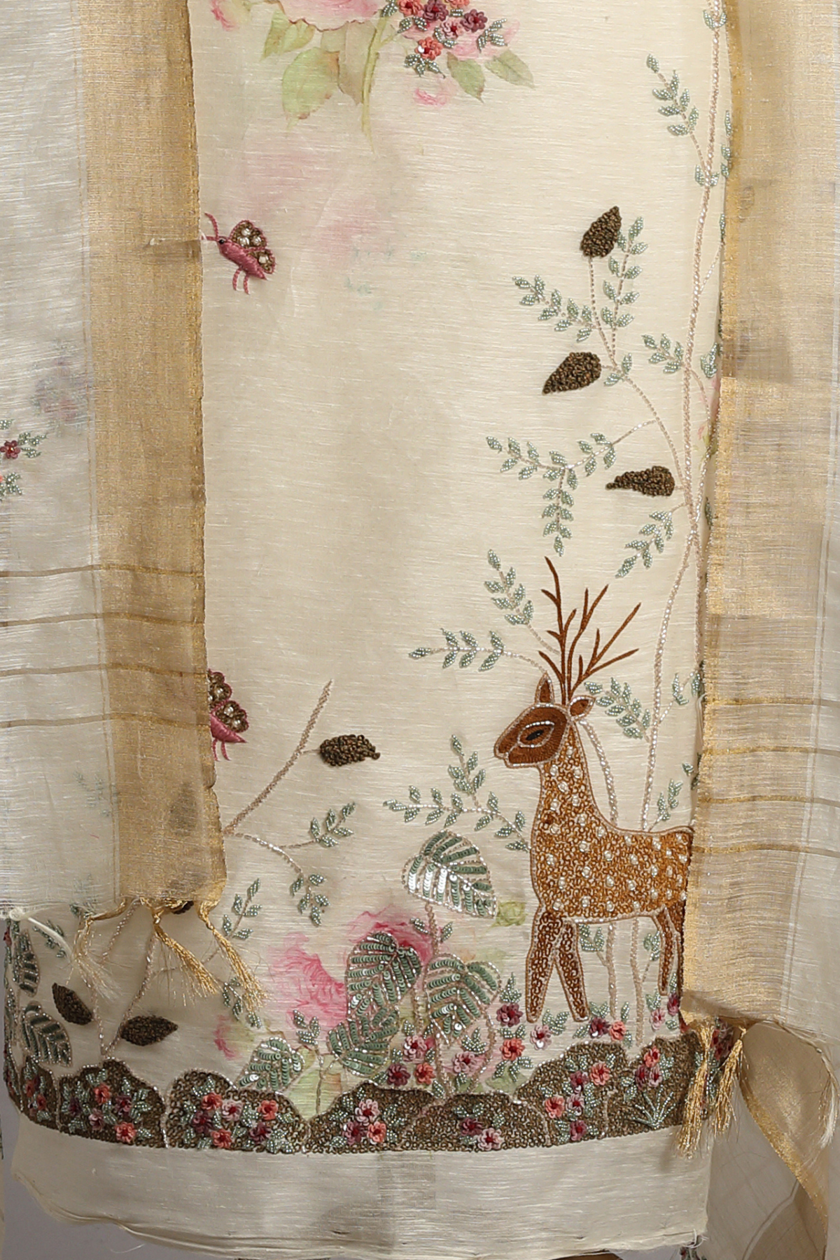 Off White Linen Printed Kurta Set Highlighted with Intricate Deer Motif Embroidery