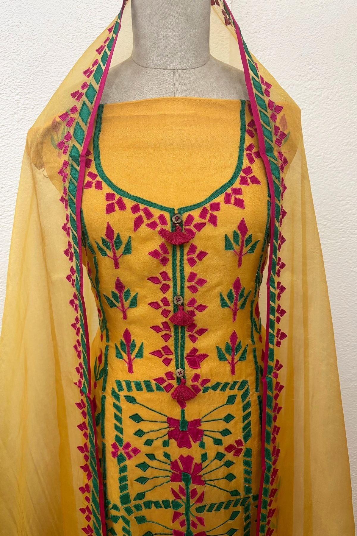 MUSTARD ORGANZA APPLIQUE SET