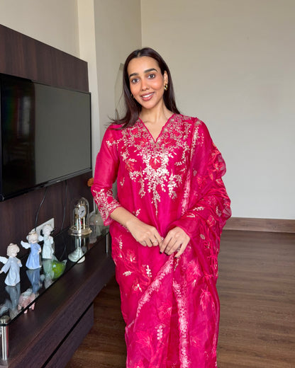 STITCHED RANI PINK APPLIQUE ORGANZA SUIT